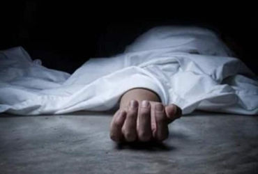 યુપીમાં એક જ પરિવારના 5 સભ્યોએ એકસાથે ગળે ફાંસો ખાઈ આત્મહત્યા કરી લેતા હડકંપ | UP kasganj family mas…