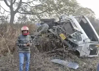 ઓડિશા હાઈવે પર મોતનું તાંડવ : ટ્રેલરે પોલીસ વાહનના ફુરચા ઉડાડ્યા, 5 જવાન શહીદ, 3 ગંભીર | 5 Police Pe…