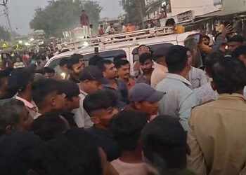 મહીસાગર પોલીસ ફરી વિવાદમાં, PSIએ સરપંચના પતિને લાફો મારતા પાંડરવાડામાં જનાક્રોશ | Mahisagar PSI Slap…