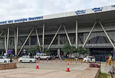 એરપોર્ટ પર એન્ટ્રી પાસ માંગતા આસિ. સબ ઇન્સ્પેકટરને લાફો માર્યો | A slap ngeni emon chon aninis non e…