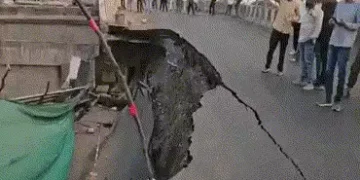 VIDEO : 400 કરોડના ખર્ચે બનેલો બ્રિજ 4 વર્ષમાં ધરાશાયી, MPમાં ભાજપના ભ્રષ્ટાચારની પોલ ખુલી | MP NH 4…
