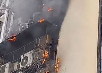 વડોદરામાં સિનેમોલ જેવી ઘટના સર્જાતા રહી ગઈ,ઓપી રોડ ના ABS ટાવરમાં આગ લાગતાં નાસભાગ | Vadodara: Stamp…