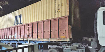 લીંબડી નજીક પરશુરામ ધામ પાસે ટ્રકમાંથી 92.73 લાખનો દારૃ ઝડપાયો | Liquor worth Rs 92 73 lakh seized f…