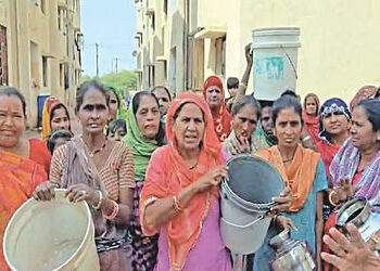 મનપા કચેરીમાં પાણીના પ્રશ્ને વોર્ડ.નં. 1ની સરકારી વસાતની મહિલાઓનો હલ્લાબોલ | Women from government h…