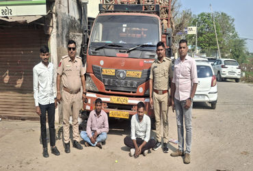 તારાપુર-વટામણ હાઇવે પરના ટોલ ગામ નજીકથી 345 પેટી વિદેશી દારૂ ઝડપાયો | 345 boxes of foreign liquor se…