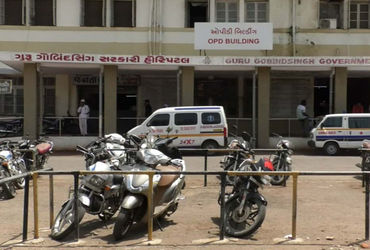 જામનગરની સરકારી જી.જી. હોસ્પિટલના પાર્કિંગમાં આડેધડ રીક્ષા પાર્ક કરનારા ચાર રિક્ષાચાલકો દંડાયા : ચાર…