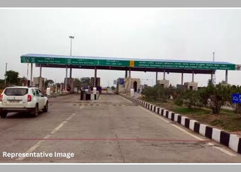 ‘રોડ બનાવો અથવા ટોલ હટાવો…’, હાઈવેનું કામ શરૂ કરાવવા અજાણ્યા શખસે ટોલ પ્લાઝા પર કર્યું ફાયરિંગ | S…