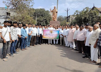 લીંબડીમાં સોની વેપારીઓએ અડધો દિવસ બંધ પાળી આવેદન પાઠવ્યું | Gold traders in Limbdi submit a half day…