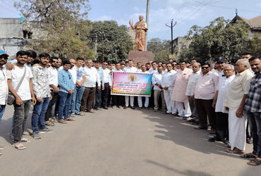 લીંબડીમાં સોની વેપારીઓએ અડધો દિવસ બંધ પાળી આવેદન પાઠવ્યું | Gold traders in Limbdi submit a half day…