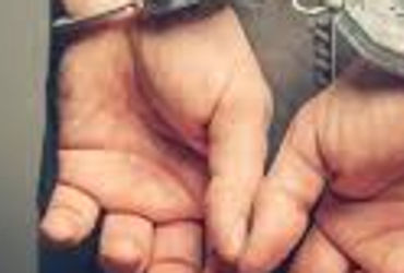 દશરથ ગામમાં દારૃની ભઠ્ઠી ચલાવતી મહિલા પકડાઇ | Woman caught running liquor factory in Dashrath villag…