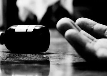 જામનગર જિલ્લાના ધ્રોલમાં પ્રાઇવેટ બેંકમાં ફરજ બજાવતી મહિલા કર્મચારીનો કામના ભારણના કારણે એસિડ પી લઈ …