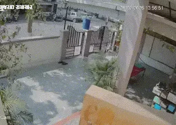 ગોળીની જેમ આવેલી કાર બંગાલામાં ઘૂસી ગઈ, એક્ટિવાનો કચ્ચરઘાણ વળ્યો… અમદાવાદમાં કે.કે.નગરમાં બની ઘટના…