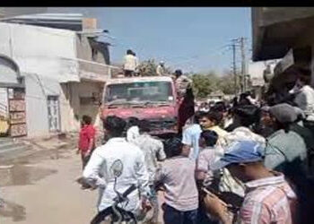 મહુવાની લાતી બજારમાં સિલિન્ડર બ્લાસ્ટ થતાં 4 ને ઈજા | 4 injured in cylinder blast at Lati Bazaar in …