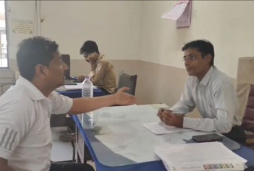 છોટા ઉદેપુરમાં બોર્ડની પરીક્ષા વચ્ચે વિવાદ, આચાર્ય અને ડેપો મેનેજર વચ્ચે બસ મુદ્દે માથાકૂટ | Chhota …