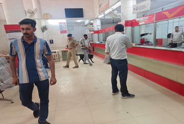 સુરેન્દ્રનગરની હેડ પોસ્ટ ઓફિસને બોમ્બથી ઉડાવી દેવાની ધમકી, બોમ્બ સ્ક્વોડનું ચેકિંગ | Threat to blow …