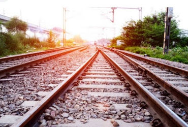 નંદેસરી નજીક સાકરીયા પુરા રેલવે ટ્રેક પર માથું અને ધડ કપાયેલી યુવકની લાશ મળતા ચકચાર | body of young …