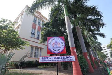 વિદ્યાર્થિનીઓની જાતીય સતામણી, સરકારે બરોડા મેડિકલ કોલેજના સત્તાધીશોનો ખુલાસો પૂછયો | gujarat governm…