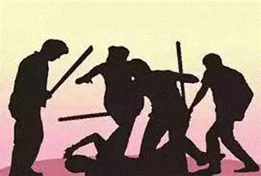 નરોડામાં પિતા-પુત્રસહિત પરિવાર ઉપર તલવાર, પાઈપથી હુમલો | Ewe familien sam me noun ra maunei ren keti…