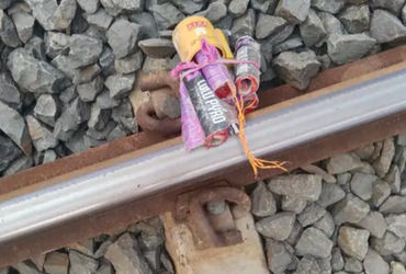 નંદેસરી નજીક રેલવે ટ્રેક પર વિસ્ફોટક મૂકનાર એક્સ આર્મીમેનના મોબાઇલ પર થી જ પોલ ખૂલી | The mobile pho…