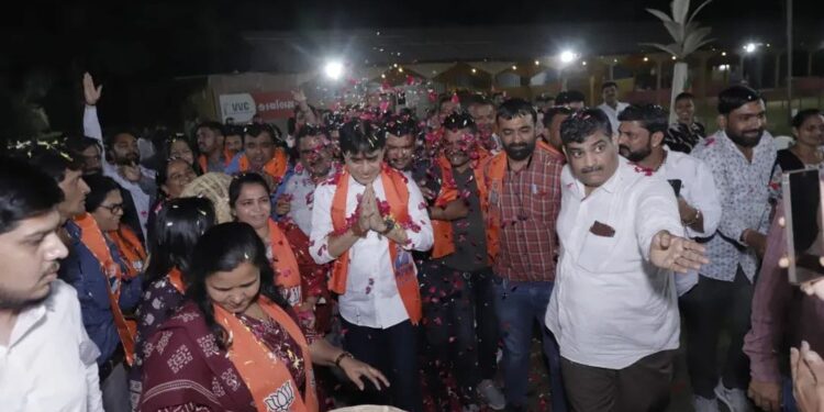 કામરેજના ધારાસભ્ય અને આરોગ્ય રાજ્યમંત્રી શ્રી પ્રફુલભાઈ પાનશેરીયાના સ્વાગતાર્થે સુરતમાં ‘શુભેચ્છા કા…