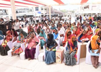 અંબાજી ખાતેથી ‘માતૃશક્તિ પોષણ’ અને ‘શ્રી શક્તિ વધામણા’ કીટ વિતરણનો પ્રારંભ કરાવતા જિલ્લા કલેકટર