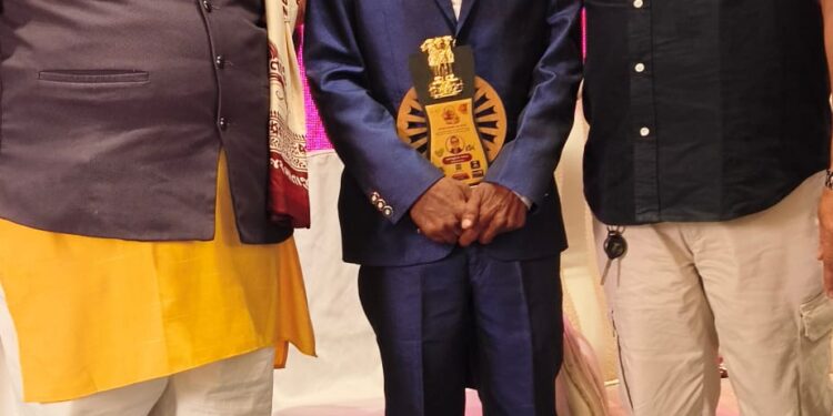 ધારી સરસીયા ગામ ના વત્ની માર્મિક લોક સાહિત્યકાર રત્ન ભાભલુભાઈ ધાધલ ઝવેરચંદ મેઘાણી એવોર્ડ માટે નોમિને…