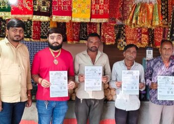 જિલ્લાના પવિત્ર યાત્રાધામ શ્રી ખોડિયાર મંદિર ગળધરા ખાતે ખાણીપીણીની દુકાનો પર ફૂડ સેફ્ટી ટીમ દ્વારા ચ…