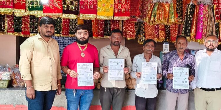 જિલ્લાના પવિત્ર યાત્રાધામ શ્રી ખોડિયાર મંદિર ગળધરા ખાતે ખાણીપીણીની દુકાનો પર ફૂડ સેફ્ટી ટીમ દ્વારા ચ…