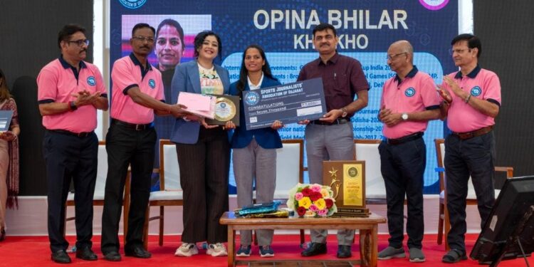 અમદાવાદમાં સ્પોર્ટ્સ જર્નાલિસ્ટ્સ એસોસિએશન ઓફ ગુજરાત દ્વારા મહિલા રમતવીરોનું ભવ્ય સન્માન કરાયું