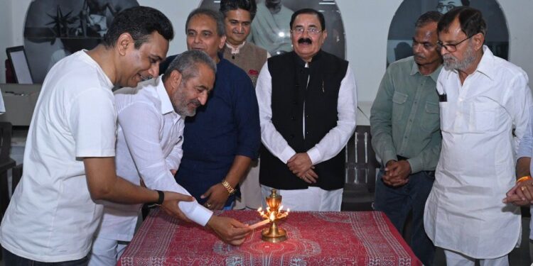 પદ્મશ્રી જગદીશ ત્રિવેદીનો રાજકોટમાં ગુજરાતી ભાષા માટે બેવડો વિશ્વવિક્રમ : લેખકને જન્મદિન નિમિત્તે લા…