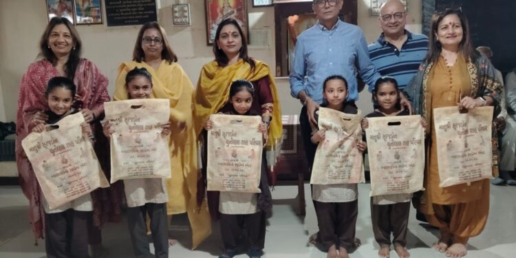 રાજપરા પ્રાથમિક શાળામાં કલર પ્રિન્ટરની ભેટ: શાહ પરિવાર દ્વારા પંથકની ૯ શાળાઓને સ્માર્ટ ટીવી અને શૈક્…