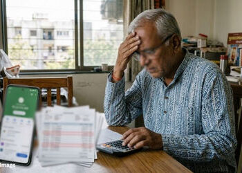 ઠગે રડતા-રડતા ફોન કરીને કહ્યું- ‘ભૂલથી પૈસા તમારામાં જમા થયા છે’, અમદાવાદના વૃદ્ધે ગુમાવ્યા લાખો રૂપ…