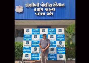 28.47 કરોડની છેતરપિંડીના કેસમાં વોર્ડ વિઝાર્ડ મેડિકેરના પૂર્વ સીઇઓની ધરપકડ | Former CEO of Wardwizar…