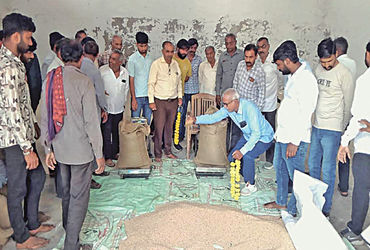 લખતર એપીએમસીમાં ટેકાના ભાવેથી તુવેરની ખરીદીનો પ્રારંભ | Purchase of tur at support price begins in L…