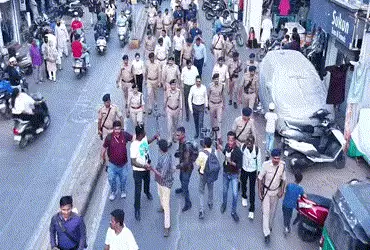 હોળી-ધુળેટી નિમિત્તે શહેરમાં પોલીસ કાફલો ખડકાયો, ડ્રોન સર્વેલન્સ અને ફૂટ પેટ્રોલિંગ | Vadodara Polic…