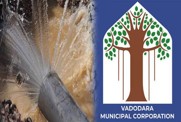 કારેલીબાગ-અમિતનગર પાસે પાણીની લાઈનમાં ભંગાણ : હજારો લિટર પાણીનો વેડફાટ | Water line ruptures near Ka…