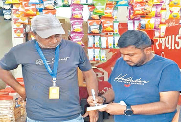 કરમસદ-આણંદ મનપાએ 181 એકમો પાસેથી રૂ. 1.83 લાખનો દંડ વસૂલ્યો | Karamsad Anand Municipal Corporation c…