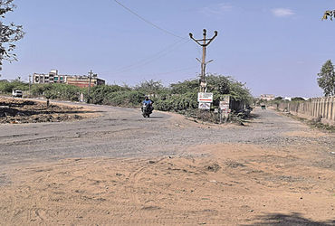 વઢવાણથી મૂળચંદ અને રાજપર જતો માર્ગ રિસર્ફેસ નહીં કરતા ખખડધડ | road from Wadhwan to Mulchand and Rajp…