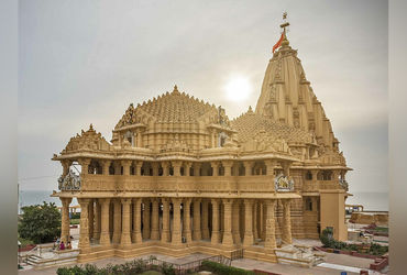 ગુજરાતમાં સરકારી તાયફામાં ધૂમ ખર્ચ, પણ યાત્રાધામના વિકાસમાં કંજૂસાઈ! કરોડોનું ફંડ પડી રહ્યું | gujar…