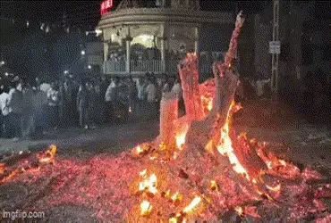 ગુજરાતના આ ગામમાં હોળીની 500 વર્ષ જૂની અનોખી પરંપરા! ધગધગતા અંગારા પર કોઈ દાઝતું નથી | majara villag…