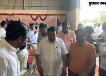 ‘મારી ટિકિટ કાપી તેનો બદલો લોકસભામાં લીધો’, સી.આર. પાટીલ સાથે નિલેશ કુંભાણીની મુલાકાત, કોંગ્રેસે કર્…