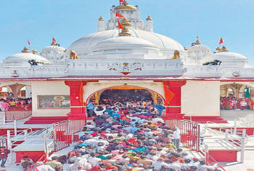 ડાકોરમાં આસ્થાનો મહાકુંભ : 5 લાખથી વધુ ભક્તોએ રણછોડરાયજીના દર્શન કર્યા | More than 5 lakh devotees h…