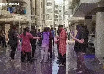 સુરતીઓ ધૂળેટીના રંગ સાથે લાગણીના રંગે રંગાયા, DJ પાર્ટી અને રેઈન ડાન્સથી ઉત્સાહભેર માહોલ | holi Cele…