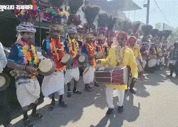 છોટાઉદેપુર: હોળી પર્વે ‘ઘેરૈયા’ની પરંપરા, 5 દિવસના કઠિન વ્રત સાથે આદિવાસી સંસ્કૃતિની અનોખો વારસો | C…