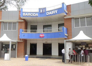 બરોડા ડેરીની ચૂંટણી પહેલાં રાજ્યના રજિસ્ટ્રારની પ્રમુખ-ઉપપ્રમુખને ગેરલાયક ઠેરવવા નોટિસ | state regis…