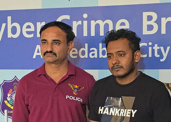 સૌરવ વિશ્વાસ બંધ ઇ-મેઇલ આઇડી રીકવર કરીને મોટાપ્રમાણમાં વેચ્યા હતા | ahmedabad cyber crime nabbed acc…