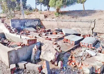 પાટડીના કચોલીયાના સ્નાનાઘાટની દીવાલ ધરાશાયી થતાં મહિલાનું મોત | Woman dies after wall of bathing gha…