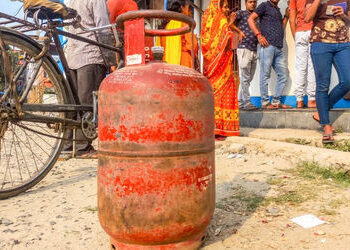 ઈરાન યુદ્ધ વચ્ચે LPG સિલિન્ડર બુકિંગના નિયમ બદલાયા, જાણો હવે કેટલા દિવસમાં થશે બુક | LPG Booking Rul…