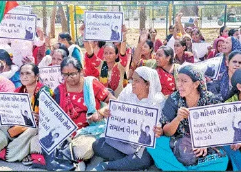 આંતરરાષ્ટ્રીય મહિલા દિવસે જ નારી શક્તિનો અવાજ દબાવાયો | The voice of women’s power was suppressed on…