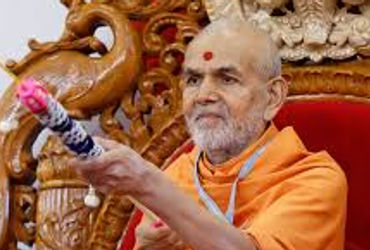 ૭૫૦૦૦ જેટલાં હરિભક્તો કેસૂડાની રંગવર્ષાની સાથે ભક્તિના રંગોથી રંગાયા | phuldol utsav celebrated at S…